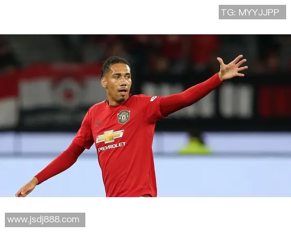 曼联铁卫卧推130公斤展现强大实力球迷期待他提前复出重返赛场