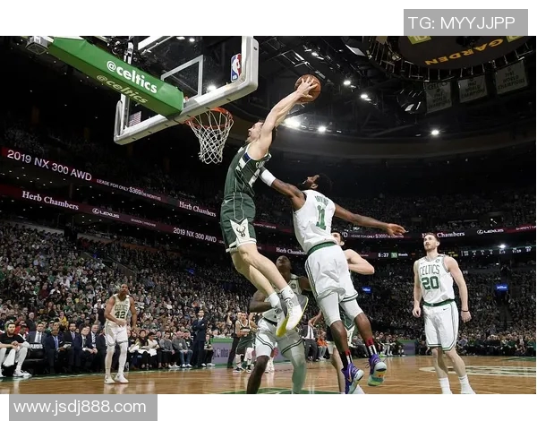 康诺顿告别雄鹿七年旅程回顾与夺冠荣耀的深情告白